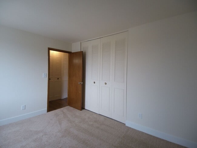 Oakland Manor Apartments