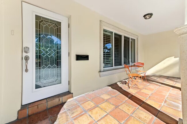 Photo - 2101 NE 25th St