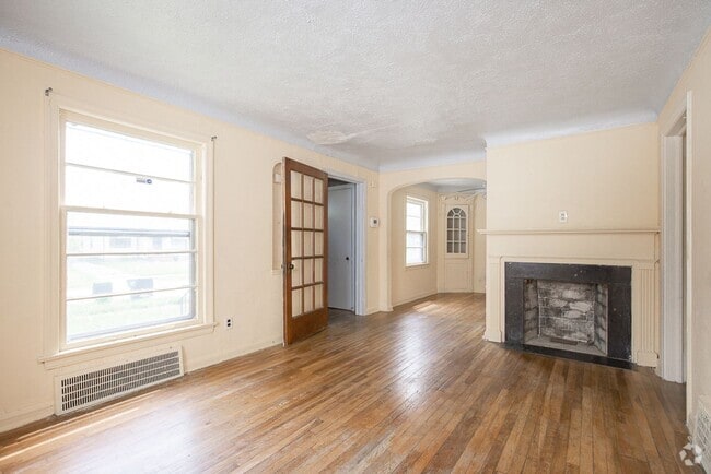 Building Photo - Convenient Showings — No Appointment Needed! Rental