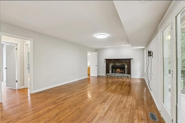 Photo - 270 St Simon's Cove