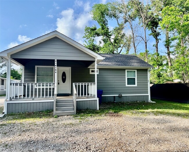 Building Photo - 21415 Russell Dr