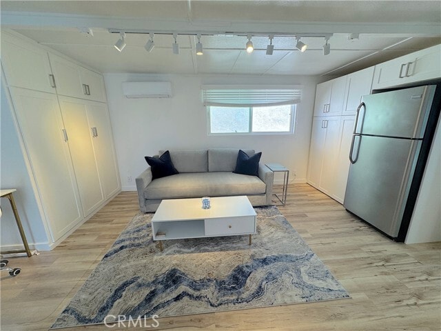 Photo - 726 Esplanade