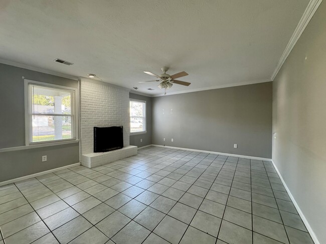 Photo - 344 Stonegate Way
