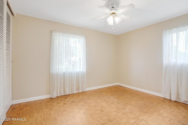 Photo - 100 Maple Dr