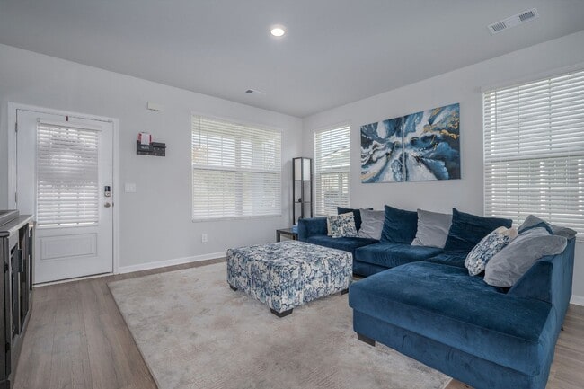 Photo - 447 Augustine Dr
