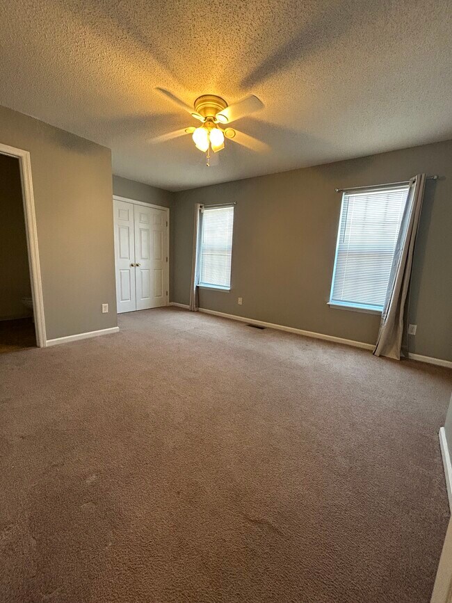 Photo - 4950 Deveron St