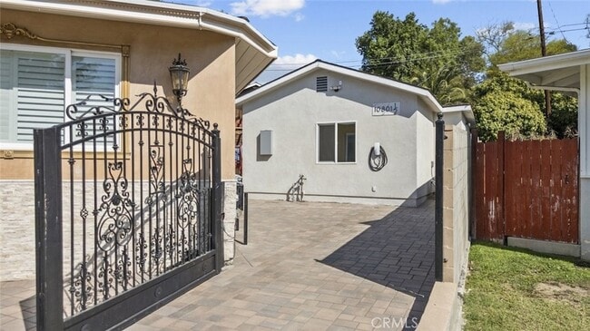 Building Photo - 10801 1/2 Wescott Avenue Unit Rental