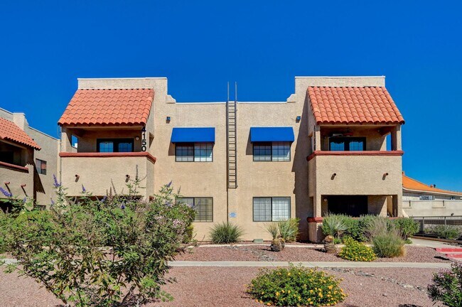 Building Photo - Clean and Ready to Move-in