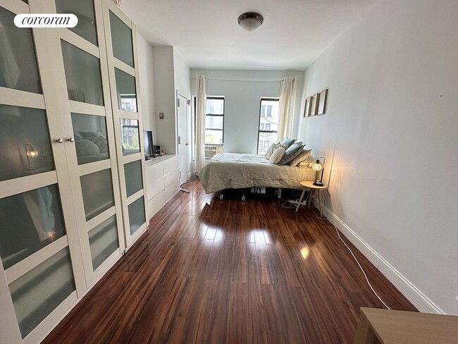 Photo - 359 W 53rd St Apartamento