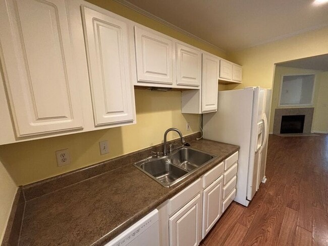 Photo - 1557 Blaze Ln