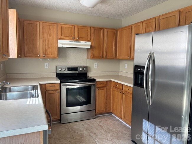 Photo - 1641 Clooney Ln