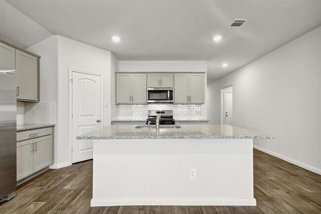 Photo - 210 Briggs Ln