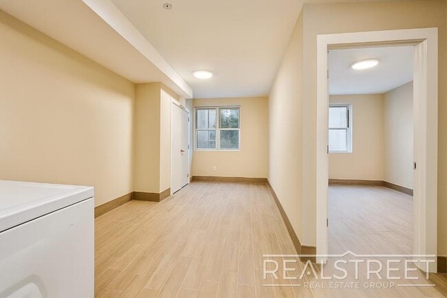 Photo - Gorgeous 3 Queen Size Bedrooms 1.5 Bath Duplex with Outdoor Space and Private Laundry in Prime Clint Unit 1
