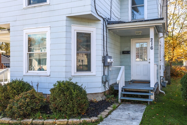 Unit 201 Entrance - 216 W William St Unit 201