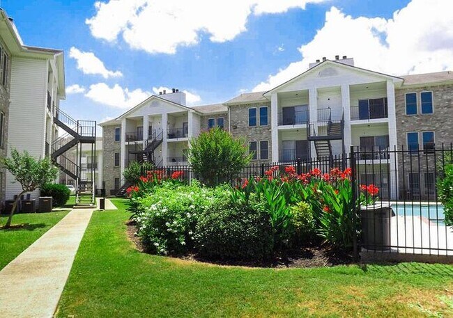 Photo - 1111 N Hwy 123 Bypass Unidad a1