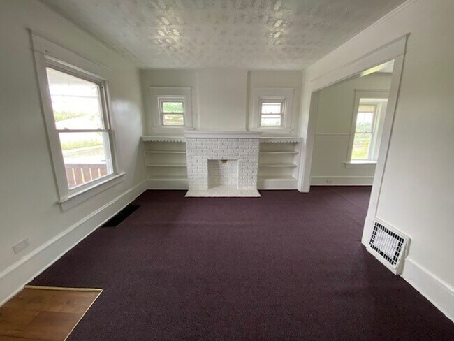Photo - Bright 3BR Single-Family in East Akron — Y...