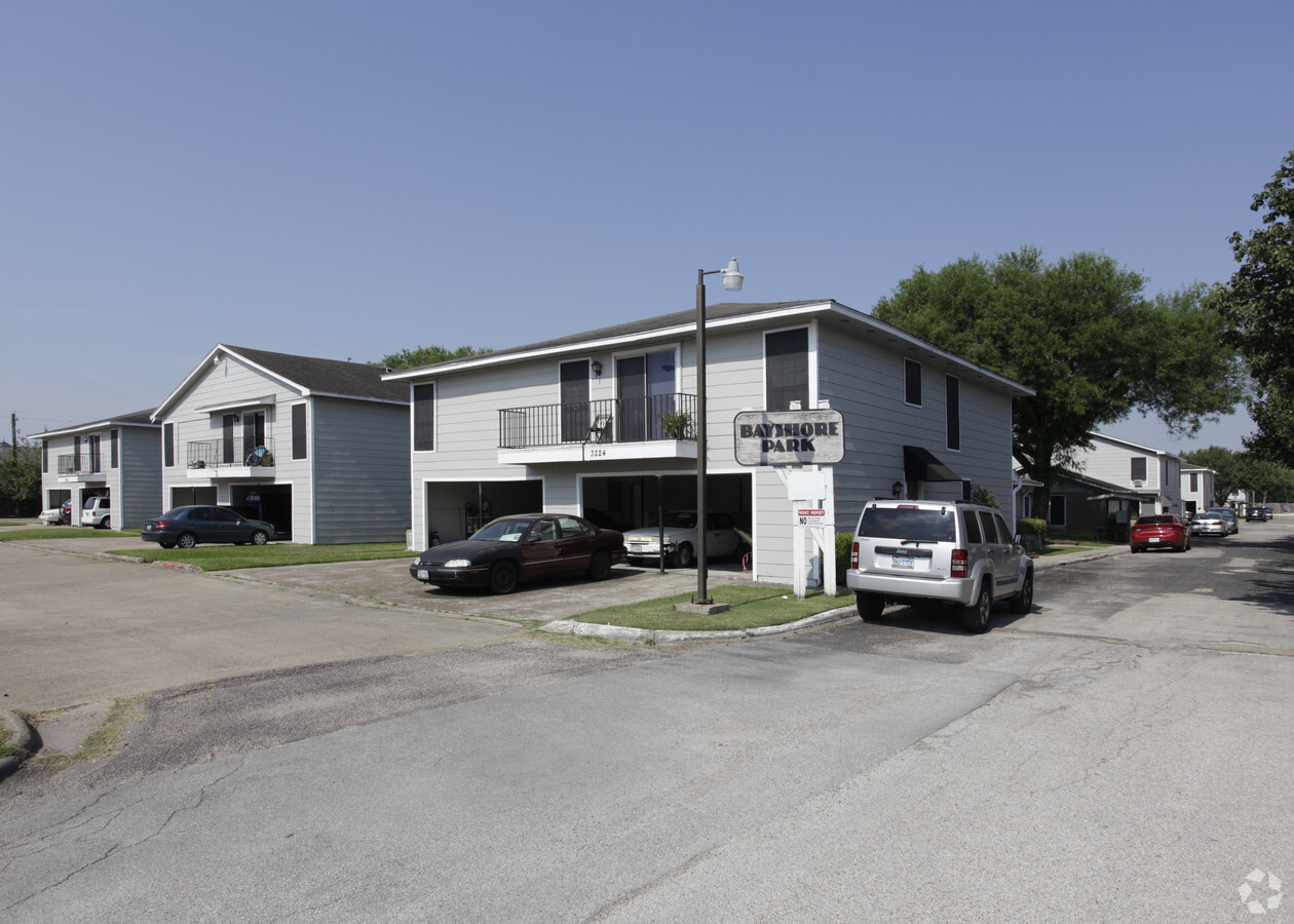 Photo - Bayshore Park Apartments