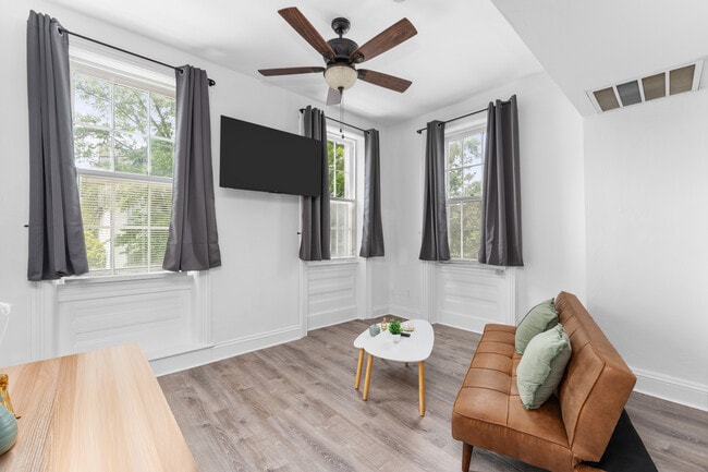 Building Photo - 367 Middle St Unit 1