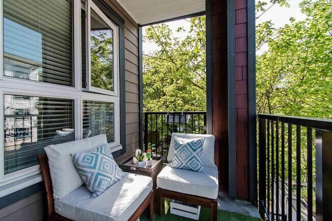 Photo - 2351 Kelly Av