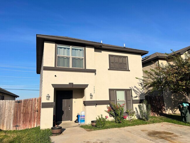 3402 La Terraza Wy