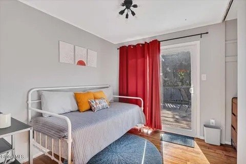 Photo - 37 Buell St