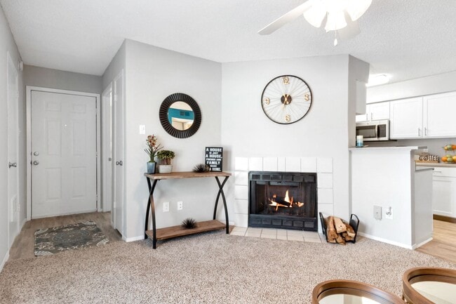 2 Bedroom B - 2 Bed / 2 Bath - 889 Sq.Ft.