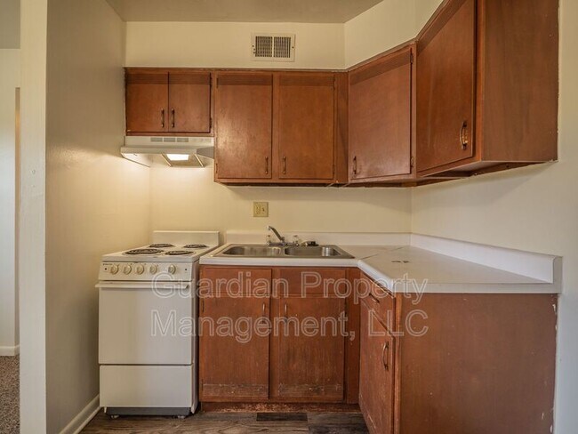 Photo - 1115 N College Dr