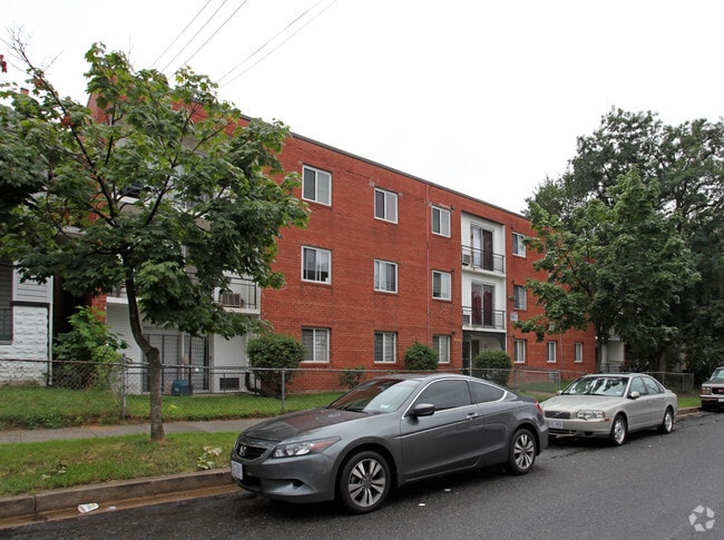 Building Photo - 1721 T St SE