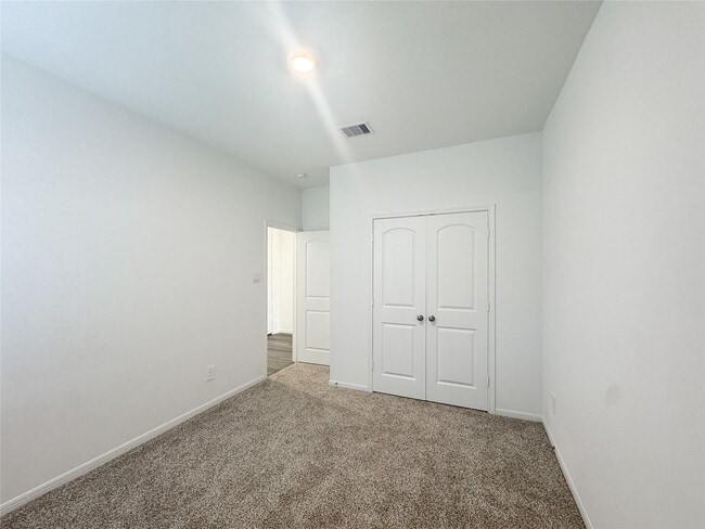 Building Photo - 519 Newcomb Holw Dr