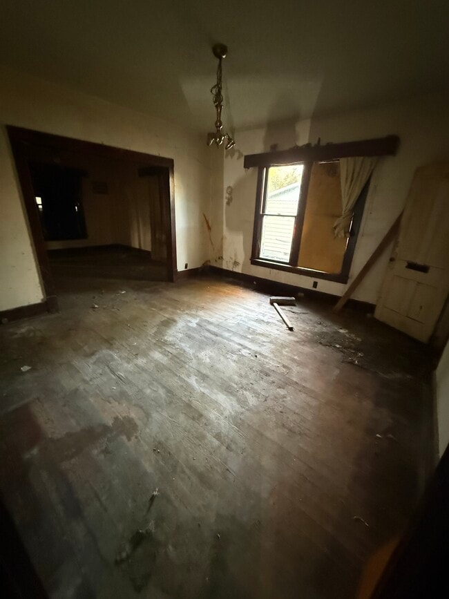 Photo - 613 W Lincoln St