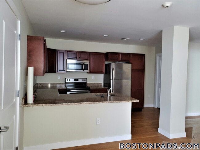 Building Photo - 20 Pond St Rental