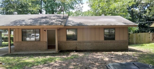 Building Photo - 3 Bedroom home