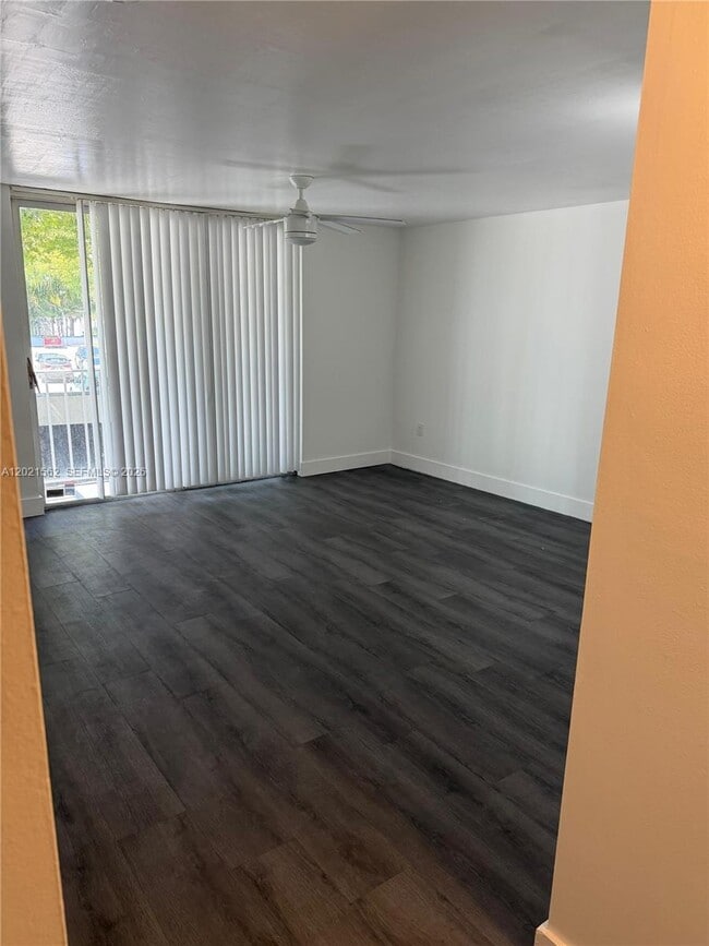 Photo - 1740 NW N River Dr Unit 325
