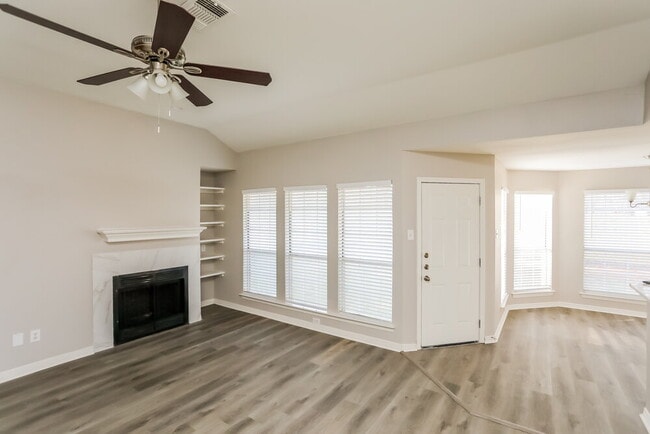 Photo - 661 Honeysuckle Ln