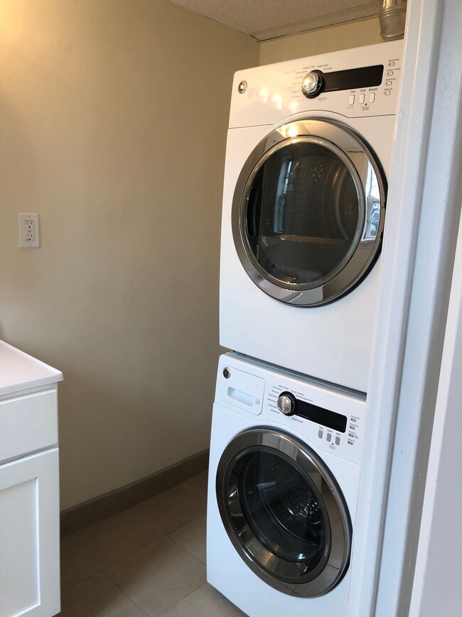 Laundry & 1/2 Bath - 3 bed