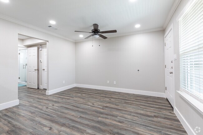 1 BR, 1 BA - 750SF Living Room