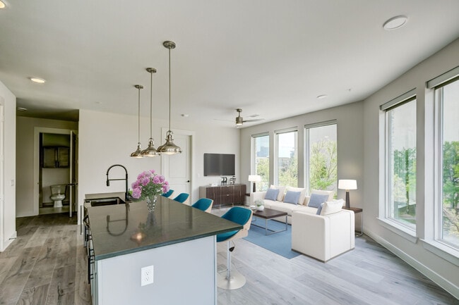 Photo - Spacious & Stylish Apt in Prime Galleria Area Unit ARO3