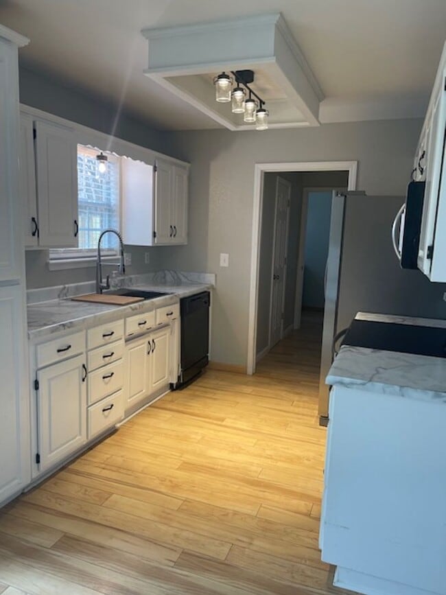 Photo - BEAUTIFUL HOME IN GREAT LOCATION! EASY ACC...