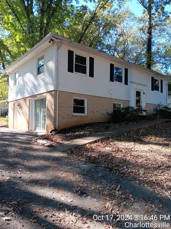 Photo - 110 Middlesex Dr