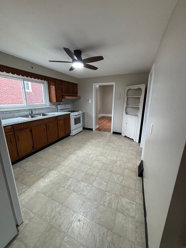 Photo - 3 Bedroom Home in Carnegie!