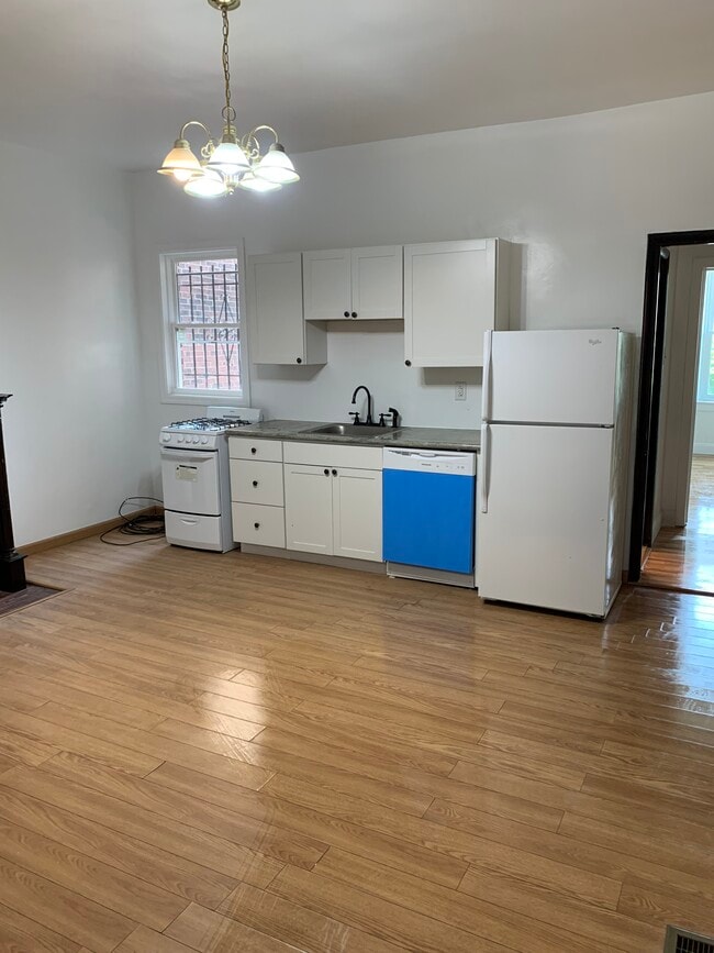 Building Photo - 331 Atwood St Rental