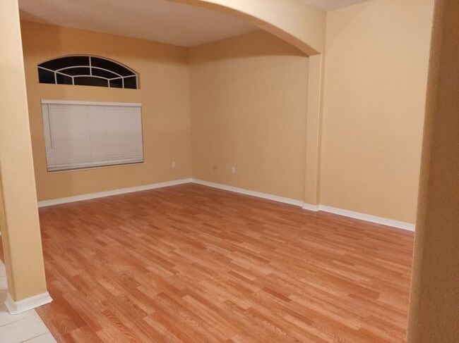 Photo - 17 Ziegler Pl