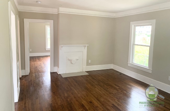 Photo - 17 E 8th St