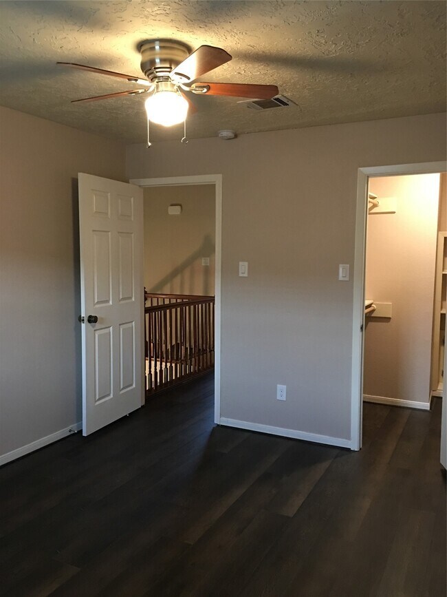 Building Photo - 3010 Beecave Dr