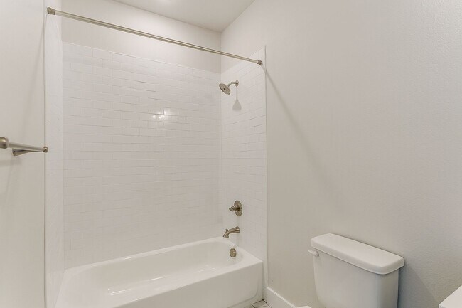 Photo - 3133 Greene Ave Unit 3133 Greene-2028