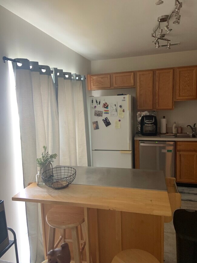 Photo - 3040 Barrymore St