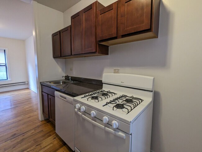 Photo - 813 W Waveland Ave Unit 819-N1