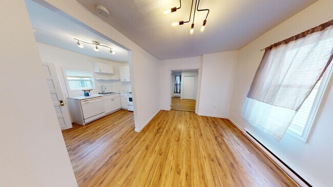 Photo - 409 Robinson St