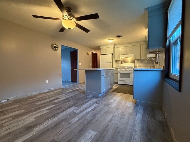 Photo - 388 Newcomb Rd Unidad Apartment-B