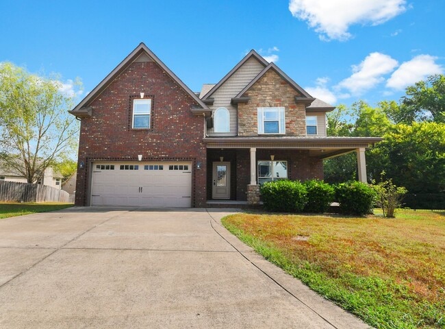 Building Photo - Dog Friendly Three Bedroom in Rossview! Rental